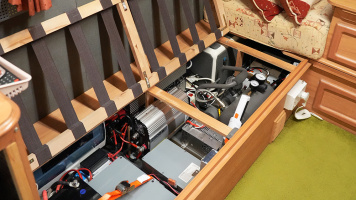 Подключение дополнительного (сервисного) аккумулятора